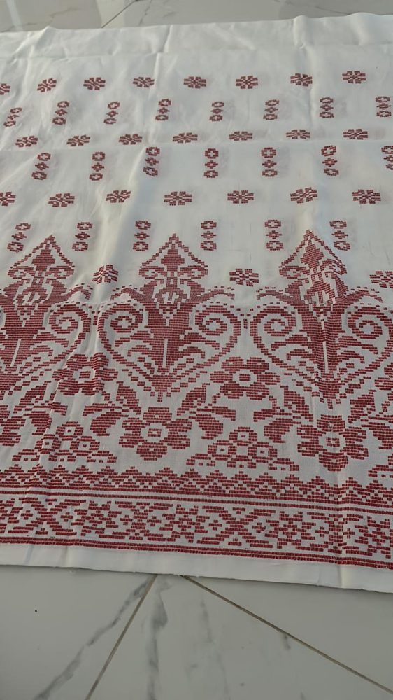 Kain tenun Siak motif Pucuk Rebung Sotong warna Putih Merah