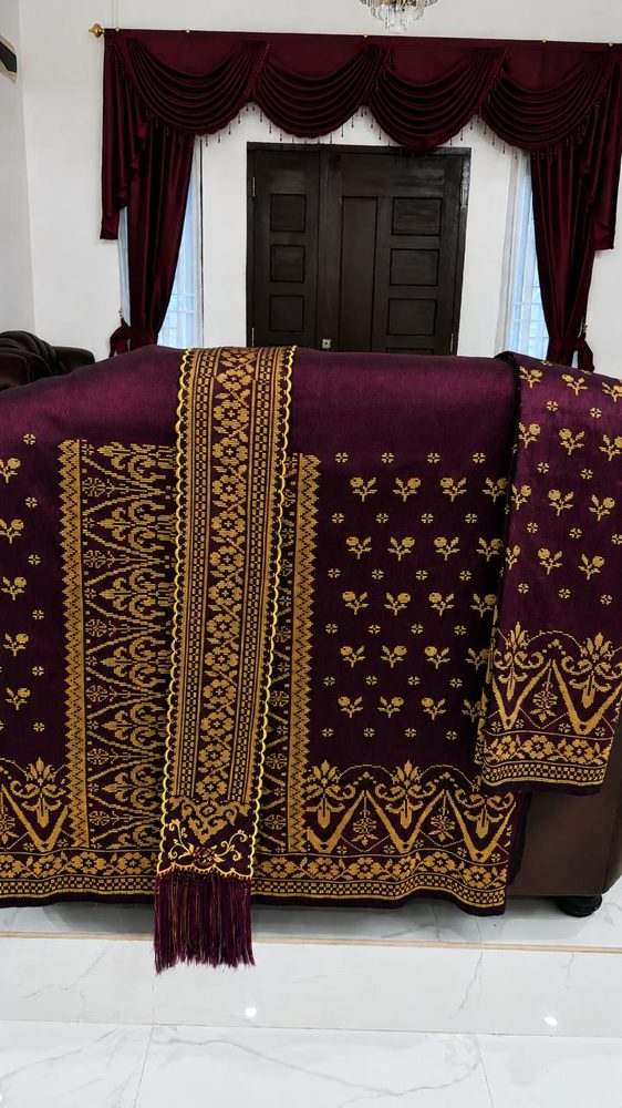 Kain tenun Siak motif Pucuk Rebung warna Ungu Anggur